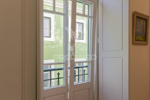 Apartamento t2 com elevador - rua da atalaia, 193-  misericórdia - lisboa - 557.500 €