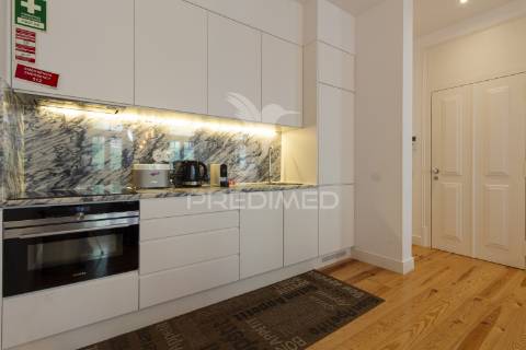Apartamento t2 com elevador - rua da atalaia, 193-  misericórdia - lisboa - 557.500 €