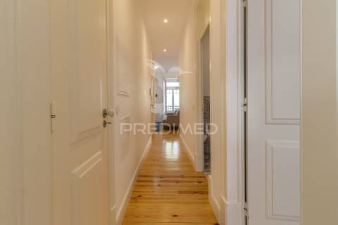 Apartamento t2 com elevador - rua da atalaia, 193-  misericórdia - lisboa - 557.500 €