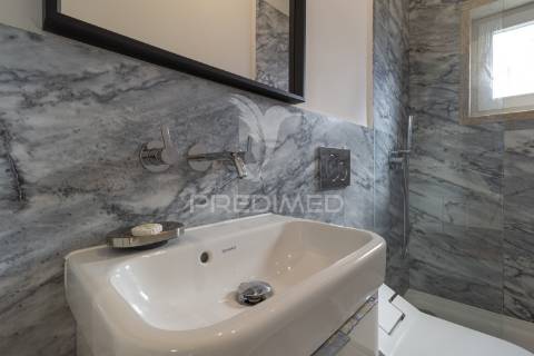 Apartamento t2 com elevador - rua da atalaia, 193-  misericórdia - lisboa - 557.500 €