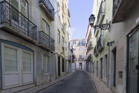 Apartamento t2 com elevador - rua da atalaia, 193-  misericórdia - lisboa - 557.500 €