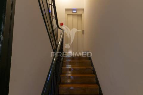Apartamento t2 com elevador - rua da atalaia, 193-  misericórdia - lisboa - 557.500 €
