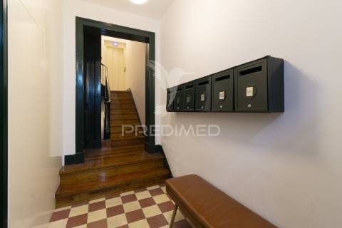 Apartamento t2 com elevador - rua da atalaia, 193-  misericórdia - lisboa - 557.500 €