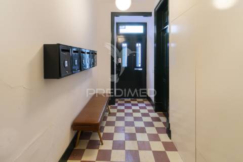 Apartamento t2 com elevador - rua da atalaia, 193-  misericórdia - lisboa - 557.500 €