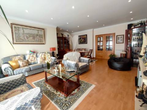 Apart. t4 com terraços e vista de mar – gulpilhares