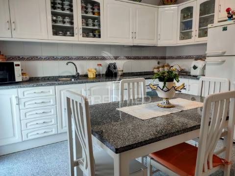 Apart. t4 com terraços e vista de mar – gulpilhares