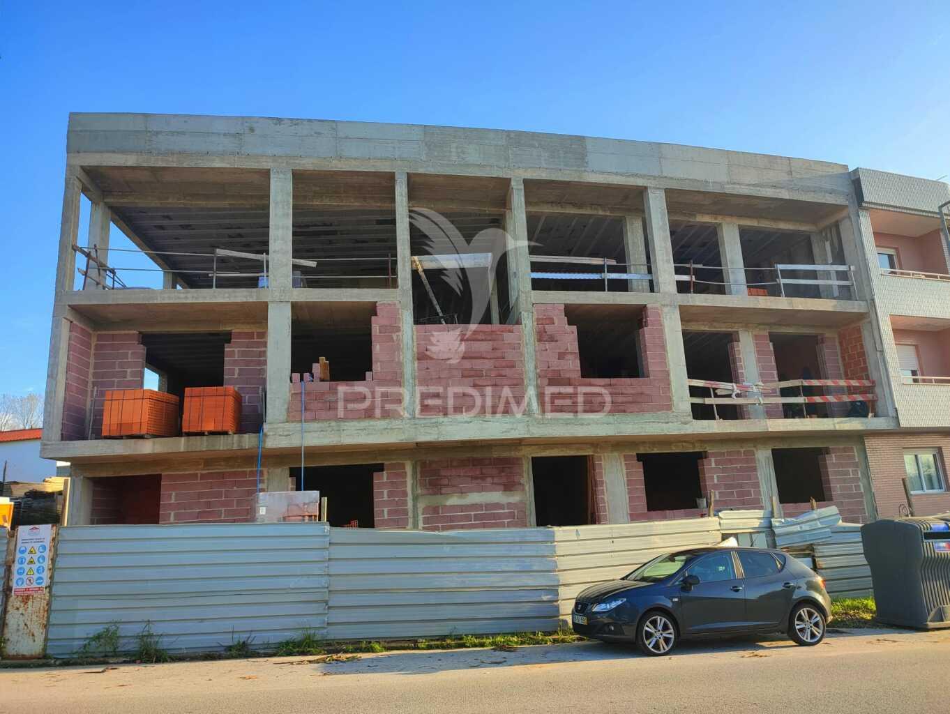 Prédio em construção - nogueira da regedoura (ao picoto)