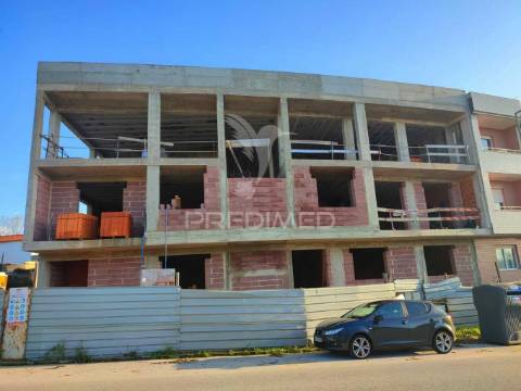 Prédio em construção - nogueira da regedoura (ao picoto)