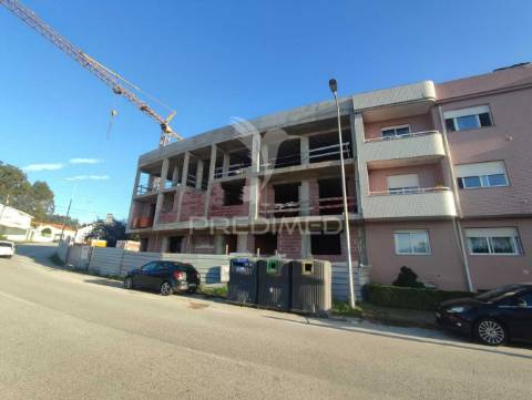 Prédio em construção - nogueira da regedoura (ao picoto)