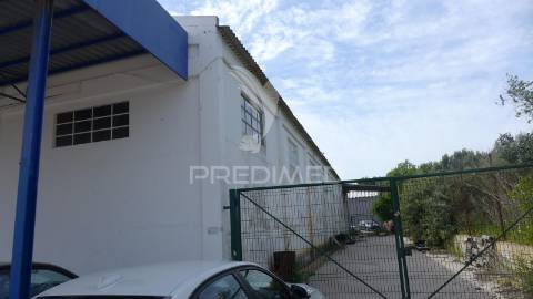 Armazém de 688m² na zona industrial de albufeira – localização estratégica!