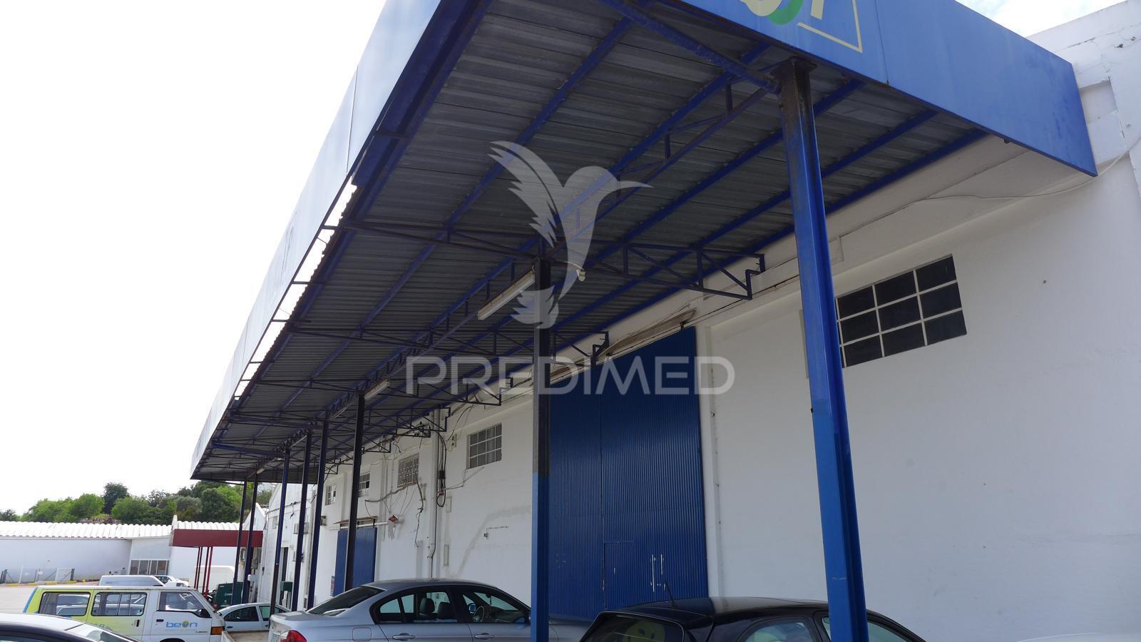 Armazém de 688m² na zona industrial de albufeira – localização estratégica!