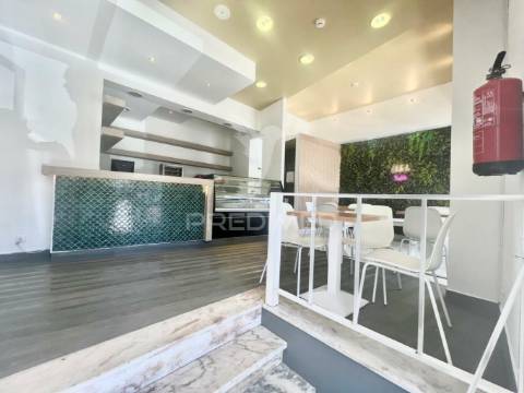 Café / pastelaria totalmente equipado