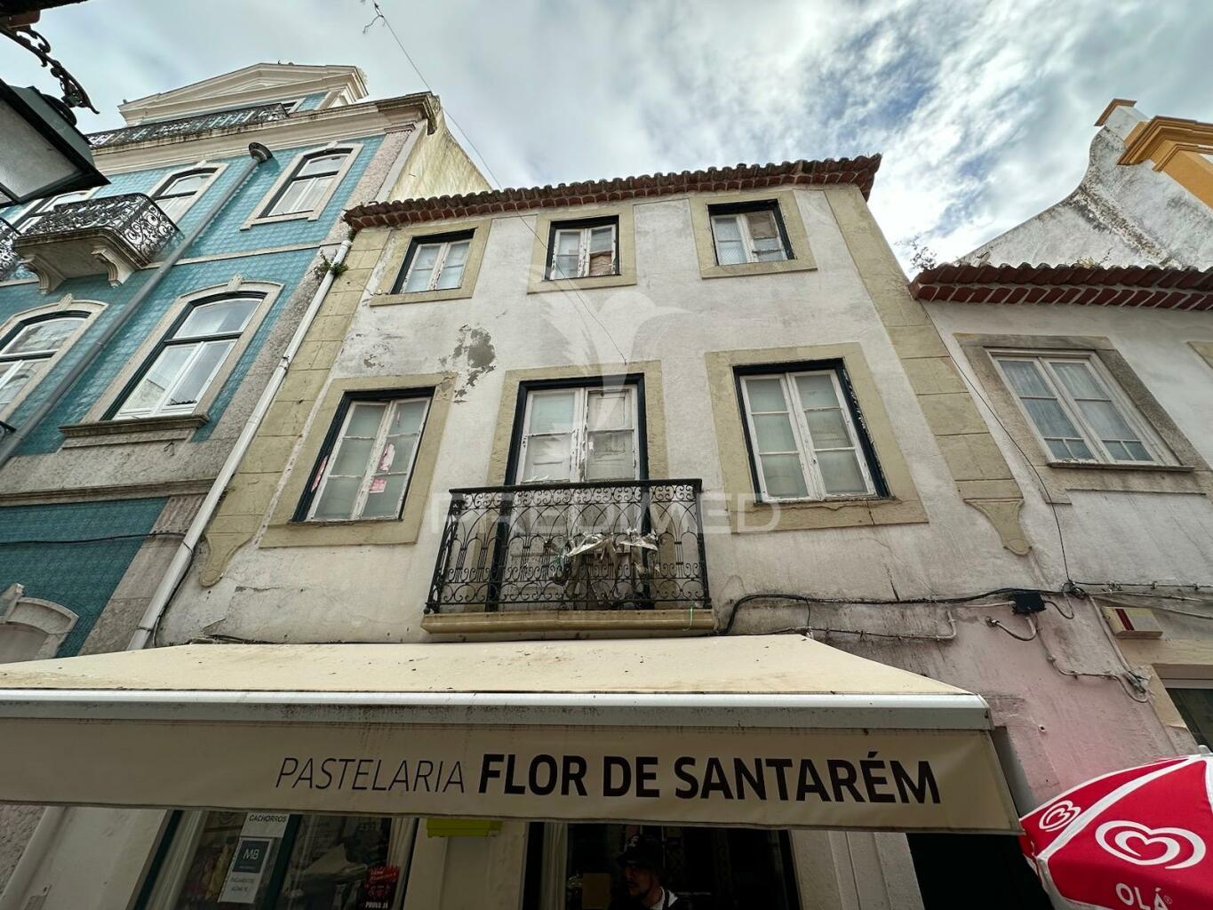Prédio para habitação e comércio