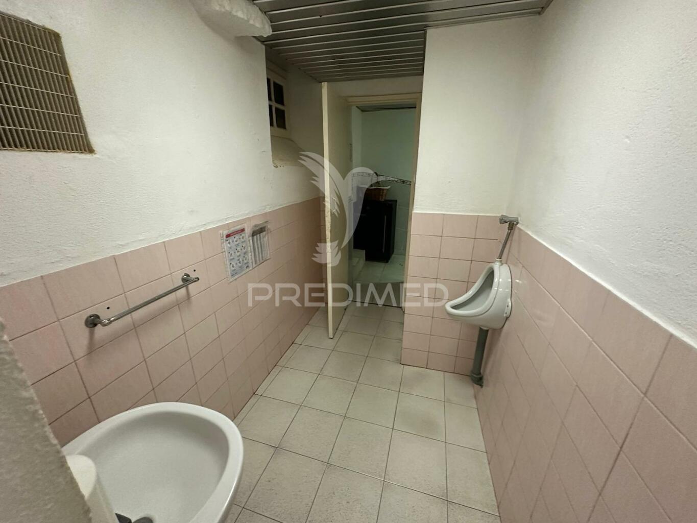Prédio para habitação e comércio