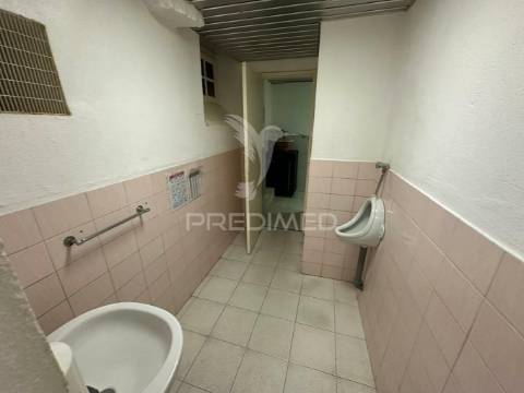 Prédio para habitação e comércio