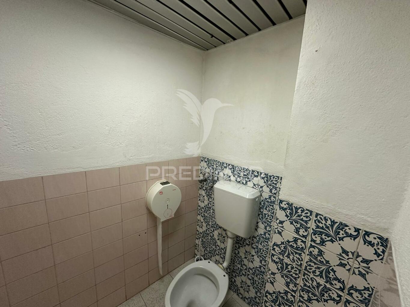 Prédio para habitação e comércio