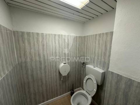 Prédio para habitação e comércio