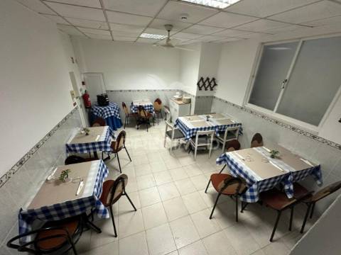 Prédio para habitação e comércio