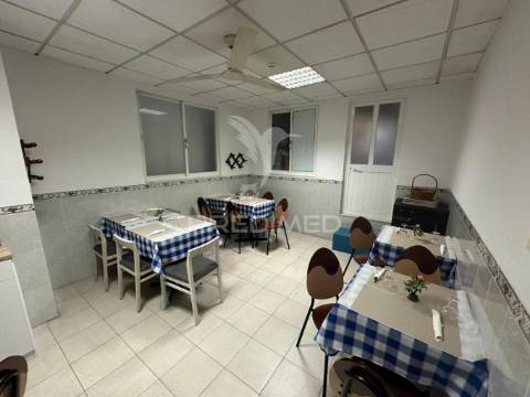 Prédio para habitação e comércio