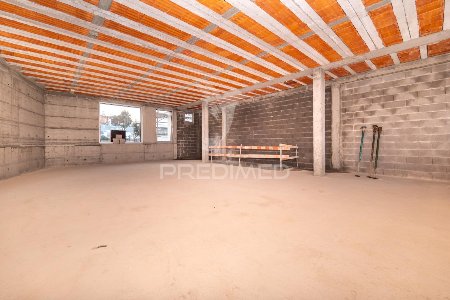 Armazém 345 m2 para serviços, comercio e indústria ferreiros, braga