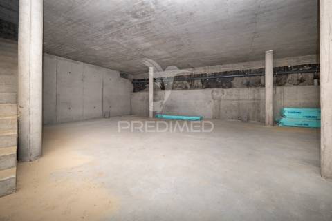 Armazém 345 m2 para serviços, comercio e indústria ferreiros, braga