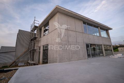 Armazém 345 m2 para serviços, comercio e indústria ferreiros, braga