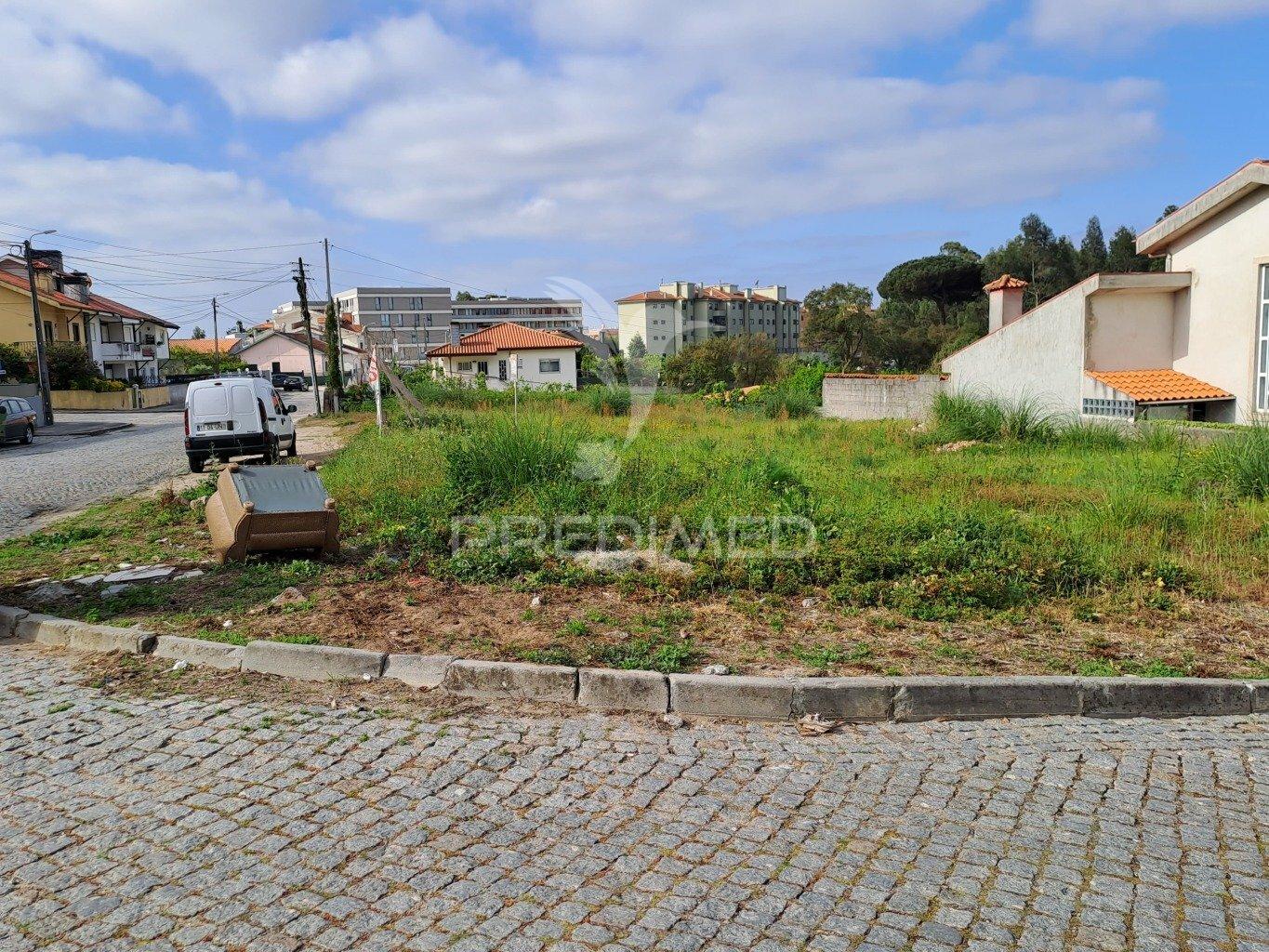 Terreno urbano em canelas - vila nova de gaia