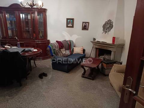 Vivenda à venda na freguesia de santa eulália