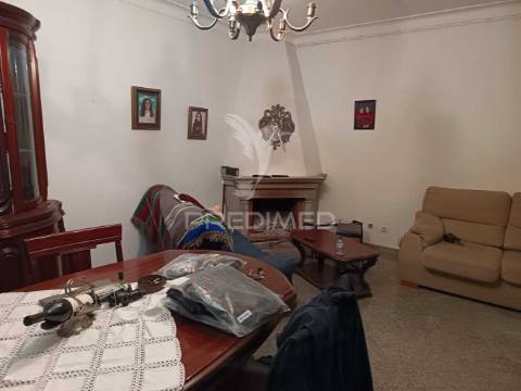 Vivenda à venda na freguesia de santa eulália