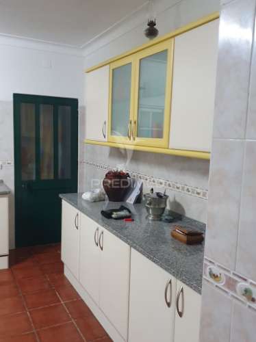 Vivenda à venda na freguesia de santa eulália