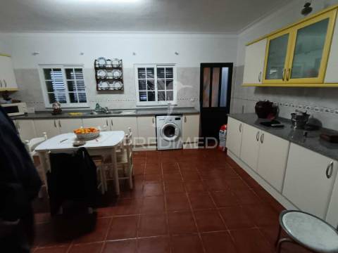 Vivenda à venda na freguesia de santa eulália