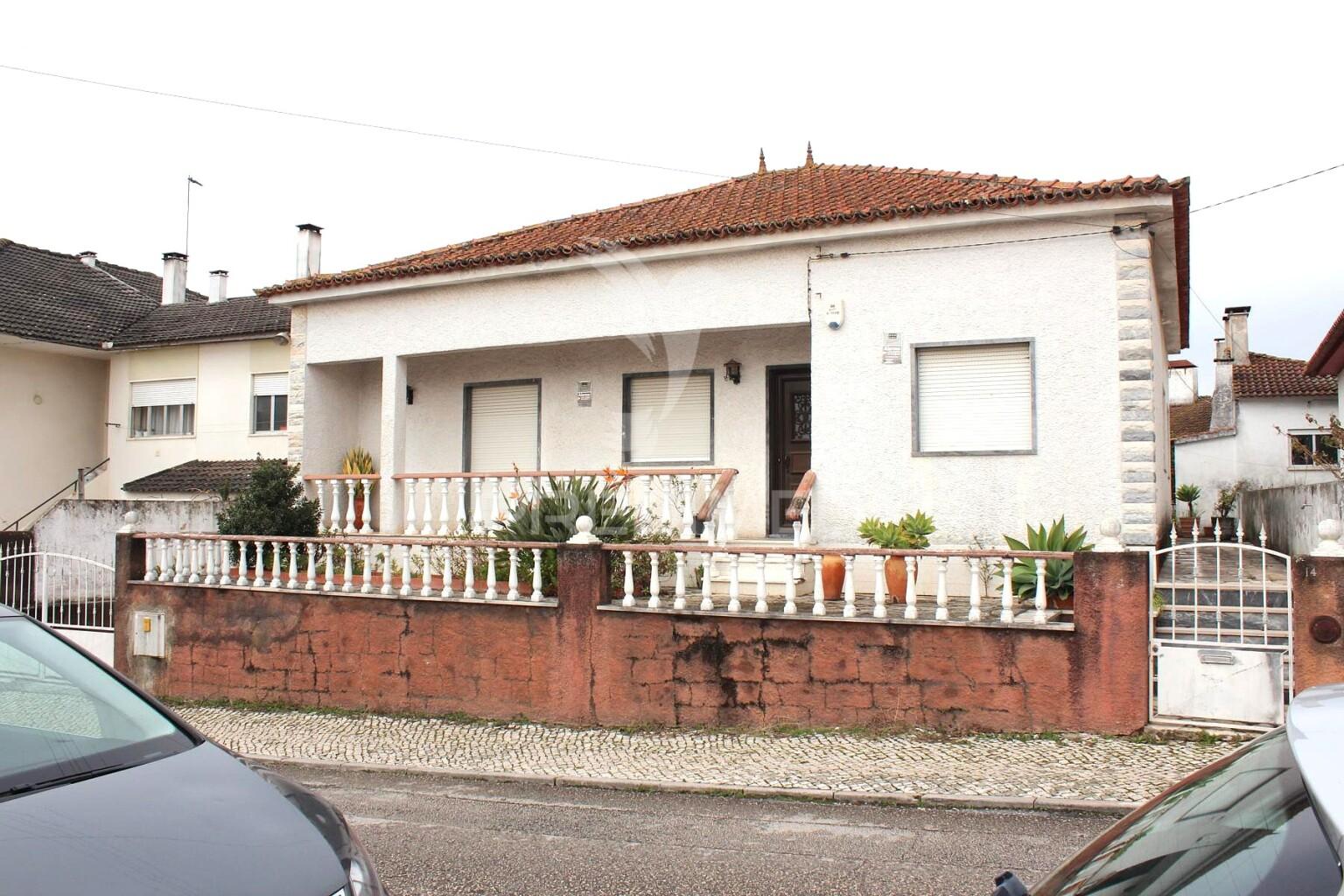 Moradia térrea t3 + 2 em rio maior