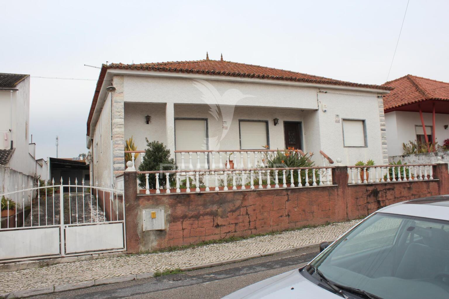 Moradia térrea t3 + 2 em rio maior