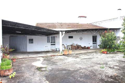 Moradia térrea t3 + 2 em rio maior