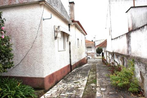 Moradia térrea t3 + 2 em rio maior