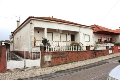 Moradia térrea t3 + 2 em rio maior