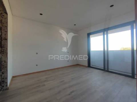 Apartamento t2, em construção em pedroso, vn gaia