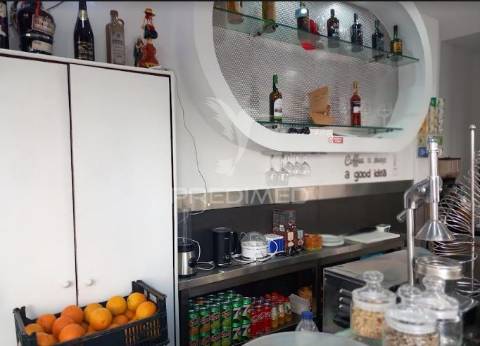 Trespasse café/ bar junto a santa catarina | porto
