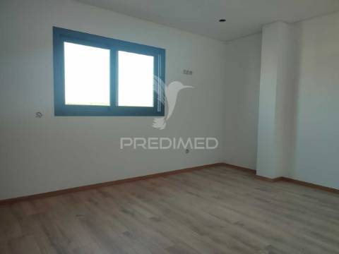 Apartamento t2, em construção em pedroso, vn gaia