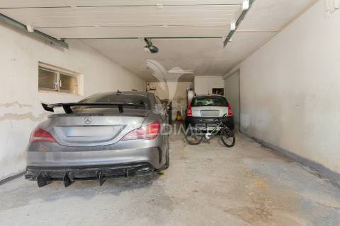 Quinta com 3 moradias e 8840 m2 de terreno nas cachoeiras