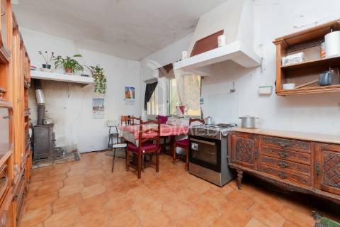 Quinta com 3 moradias e 8840 m2 de terreno nas cachoeiras