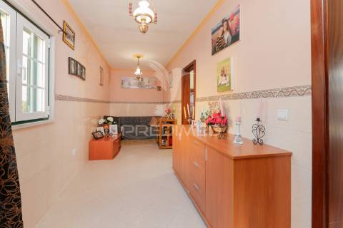 Quinta com 3 moradias e 8840 m2 de terreno nas cachoeiras