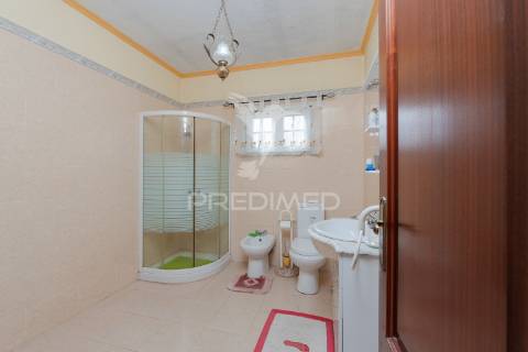 Quinta com 3 moradias e 8840 m2 de terreno nas cachoeiras