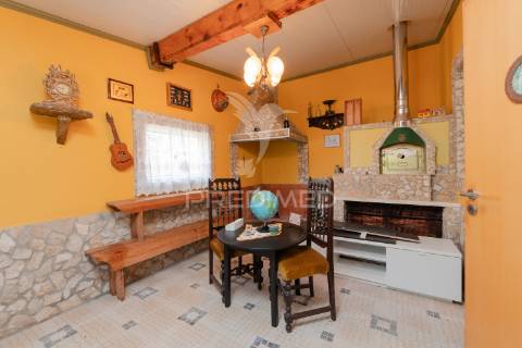 Quinta com 3 moradias e 8840 m2 de terreno nas cachoeiras