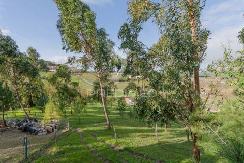 Quinta com 3 moradias e 8840 m2 de terreno nas cachoeiras