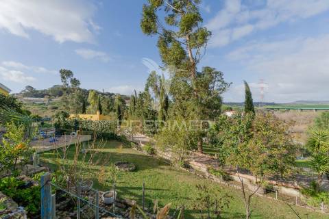 Quinta com 3 moradias e 8840 m2 de terreno nas cachoeiras