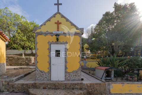 Quinta com 3 moradias e 8840 m2 de terreno nas cachoeiras