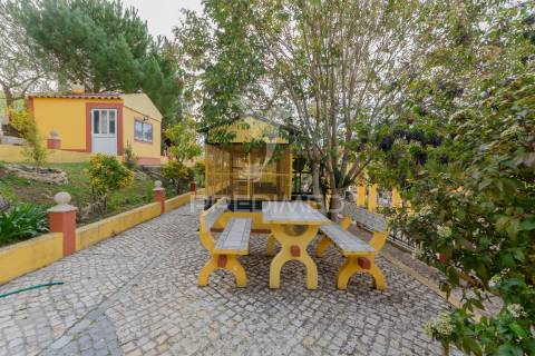 Quinta com 3 moradias e 8840 m2 de terreno nas cachoeiras