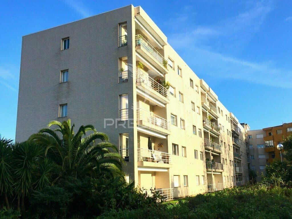 Apartamento t2 em rio tinto, 2 frentes, varanda e lugar de garagem
