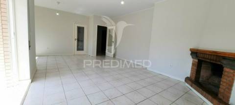 Apartamento t2 em rio tinto, 2 frentes, varanda e lugar de garagem